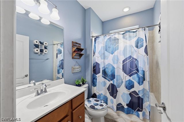 2446 Heydon CIR E, Naples, FL 34120