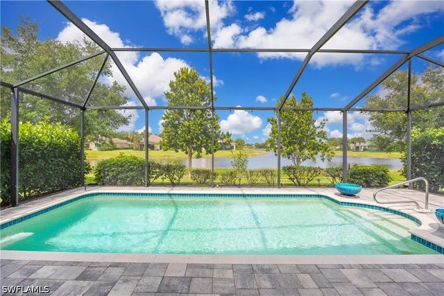 2446 Heydon CIR E, Naples, FL 34120