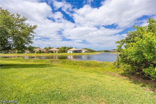 2446 Heydon CIR E, Naples, FL 34120