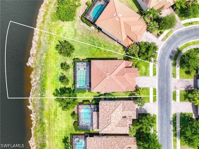 2446 Heydon CIR E, Naples, FL 34120