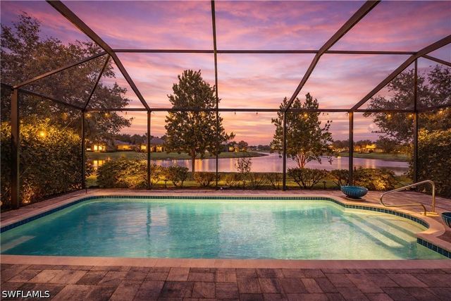 2446 Heydon CIR E, Naples, FL 34120