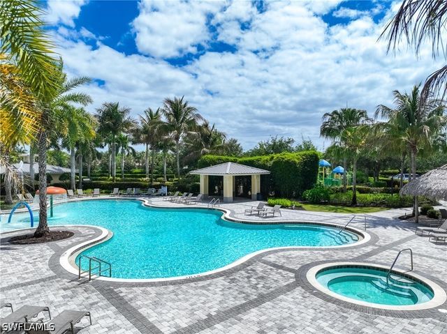 2446 Heydon CIR E, Naples, FL 34120
