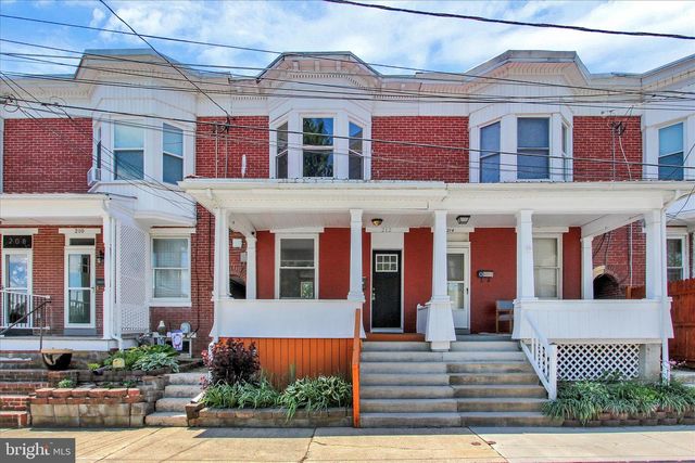 212 W 4TH ST, Waynesboro, PA 17268