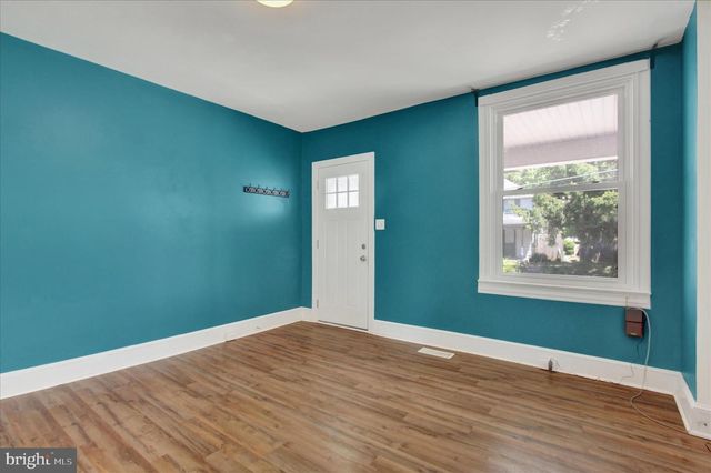 212 W 4TH ST, Waynesboro, PA 17268