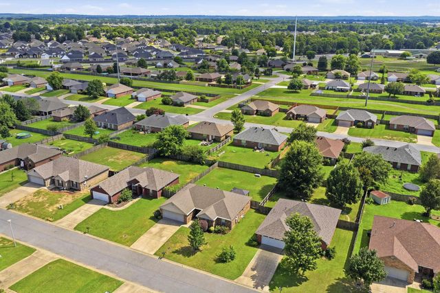 2330 Orchid Dr, Conway, AR 72034