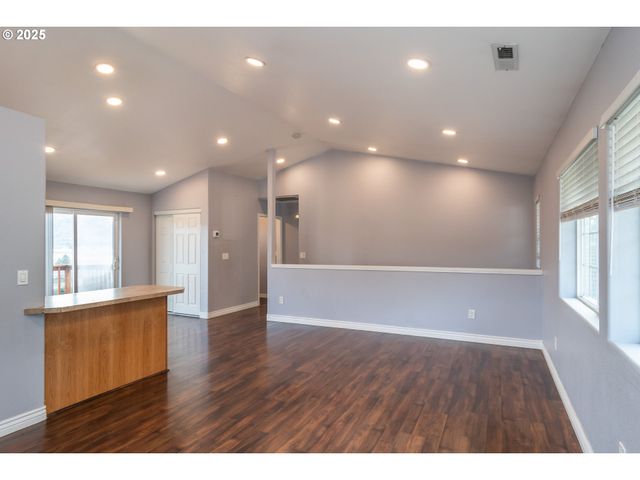 131 MAKAH Ct, Roseburg, OR 97471