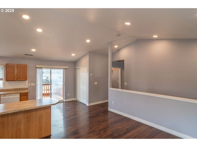 131 MAKAH Ct, Roseburg, OR 97471