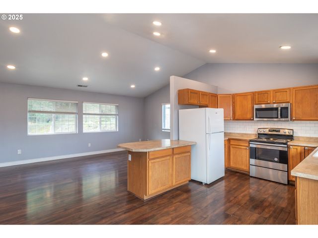 131 MAKAH Ct, Roseburg, OR 97471