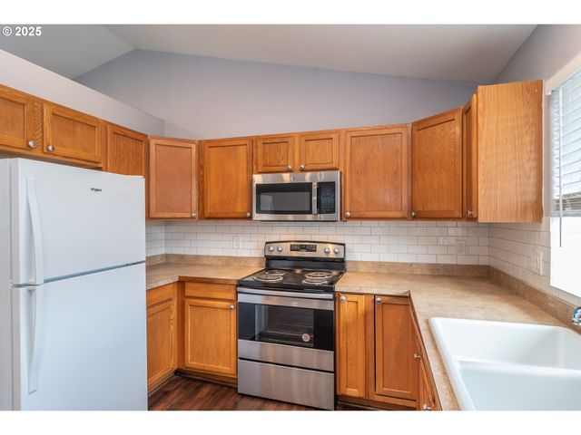 131 MAKAH Ct, Roseburg, OR 97471