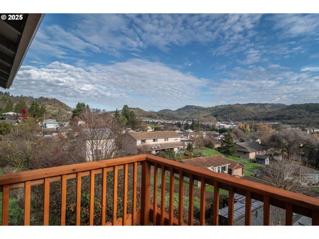 131 MAKAH Ct, Roseburg, OR 97471