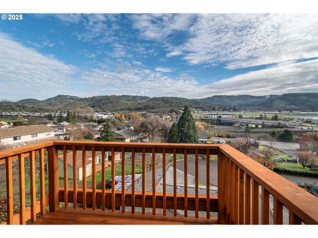 131 MAKAH Ct, Roseburg, OR 97471