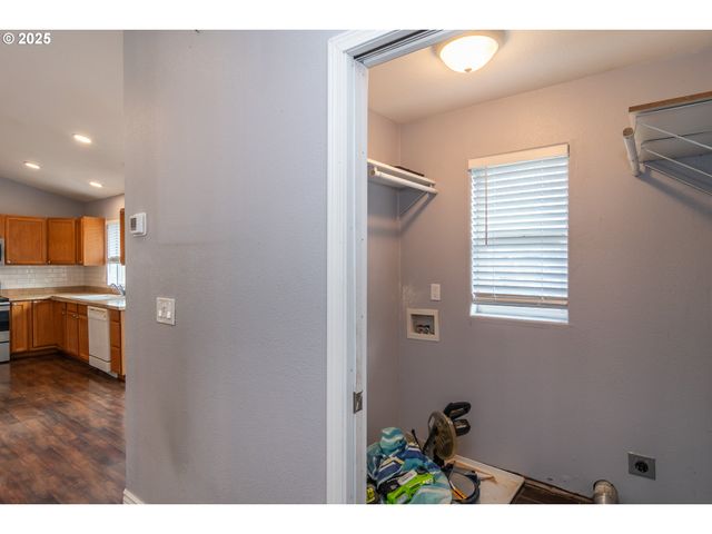 131 MAKAH Ct, Roseburg, OR 97471