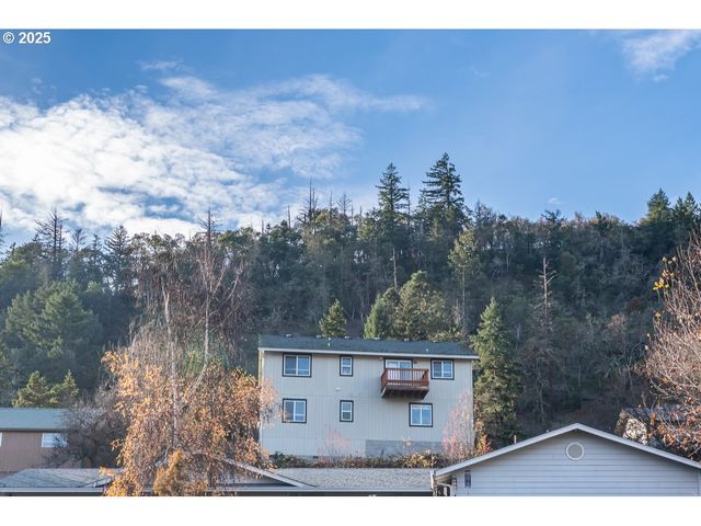 131 MAKAH Ct, Roseburg, OR 97471