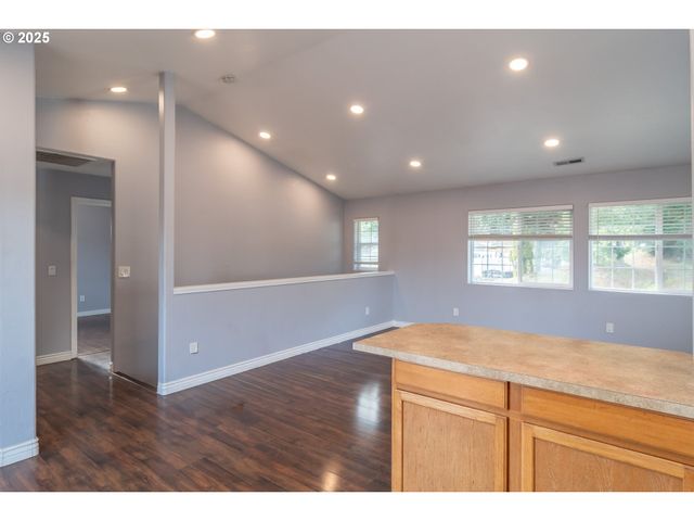 131 MAKAH Ct, Roseburg, OR 97471