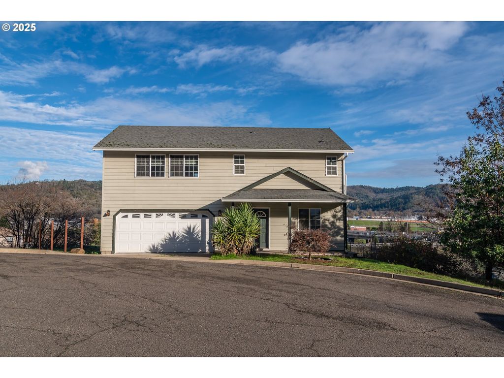 131 MAKAH Ct, Roseburg, OR 97471