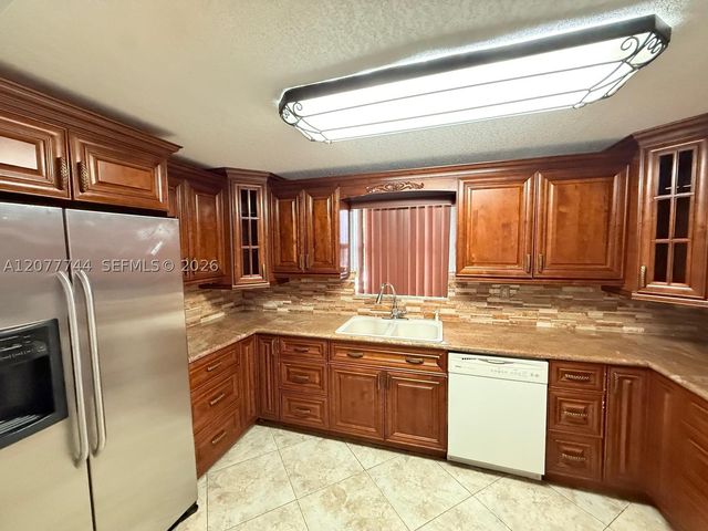 9357 Fontainebleau Blvd D104, Miami, FL 33172