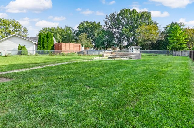 2212 Elm Tree Lane, Crown Point, IN 46307