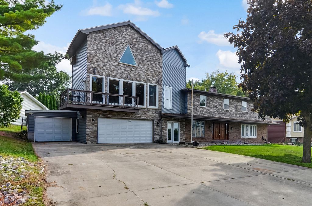 2212 Elm Tree Lane, Crown Point, IN 46307