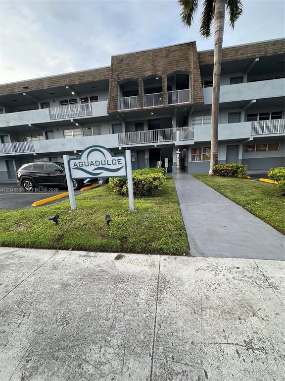 11195 SW 1st St 314, Sweetwater, FL 33174