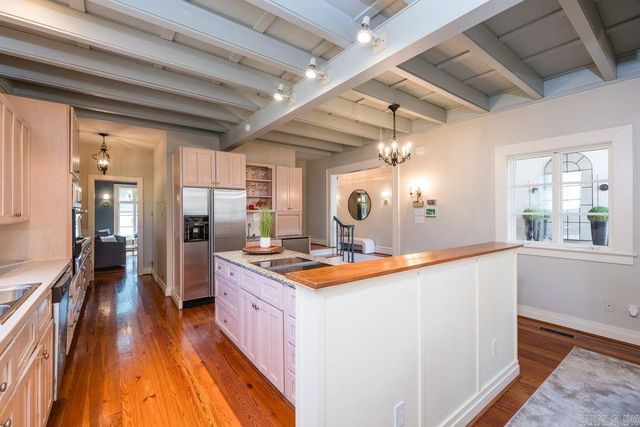 10 Saint Johns Place, Little Rock, AR 72207