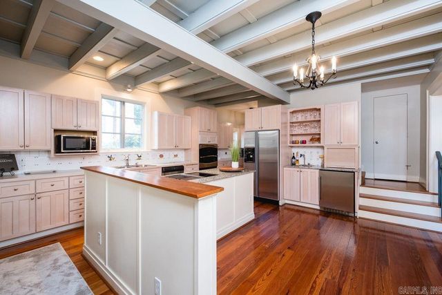 10 Saint Johns Place, Little Rock, AR 72207