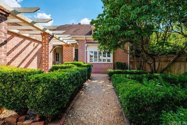 10 Saint Johns Place, Little Rock, AR 72207