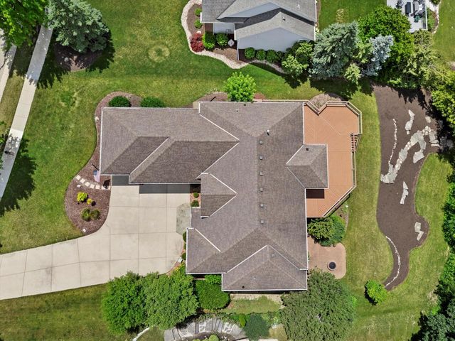 1908 Deer PATH, Waukesha, WI 53189