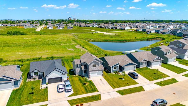 421 Fireside Drive NW, Bondurant, IA 50035