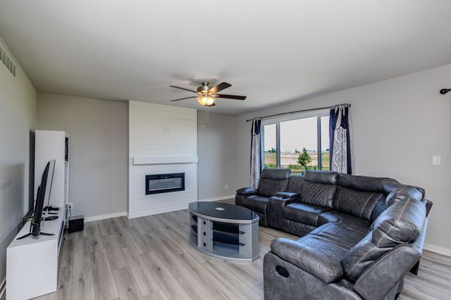 421 Fireside Drive NW, Bondurant, IA 50035