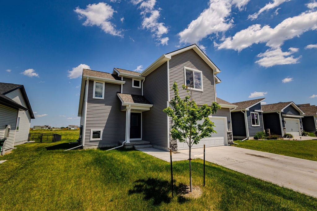 421 Fireside Drive NW, Bondurant, IA 50035