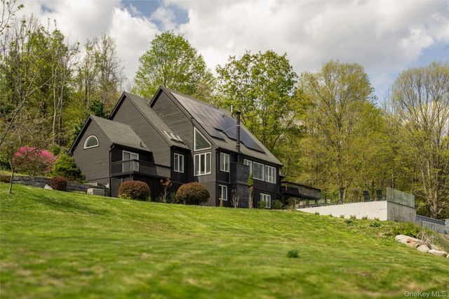 704 Mountain Road, Middletown, NY 10940