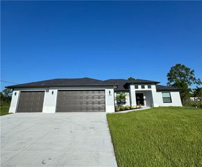 1019 Rush AVE, Lehigh Acres, FL 33972