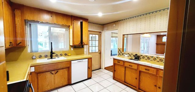 7722 Woodside Dr, Stockton, CA 95207