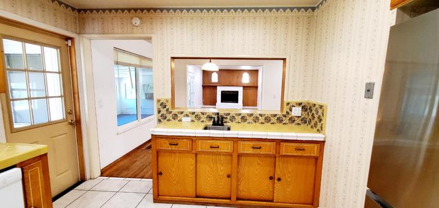 7722 Woodside Dr, Stockton, CA 95207