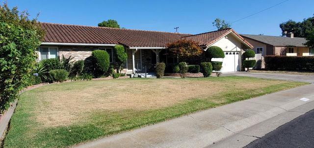7722 Woodside Dr, Stockton, CA 95207