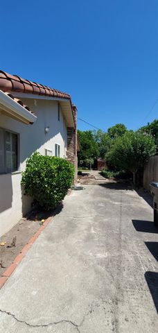 7722 Woodside Dr, Stockton, CA 95207