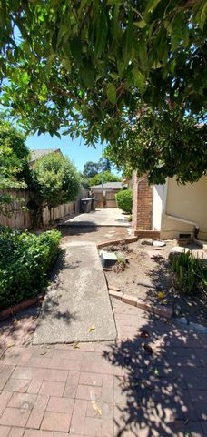 7722 Woodside Dr, Stockton, CA 95207