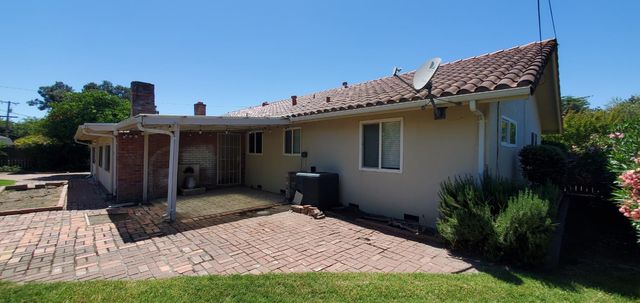 7722 Woodside Dr, Stockton, CA 95207