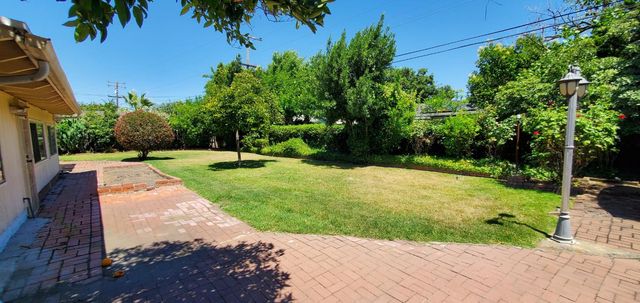 7722 Woodside Dr, Stockton, CA 95207