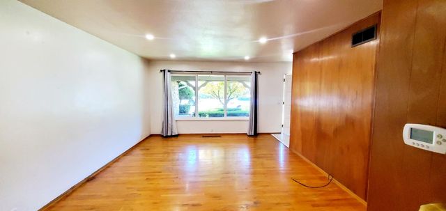 7722 Woodside Dr, Stockton, CA 95207