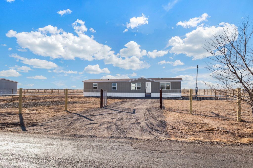 131 Echo Ridge Road, Moriarty, NM 87035