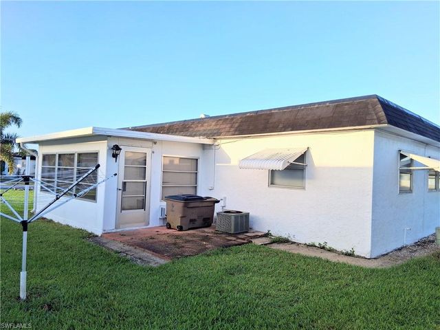 58 Tangerine CT, Lehigh Acres, FL 33936