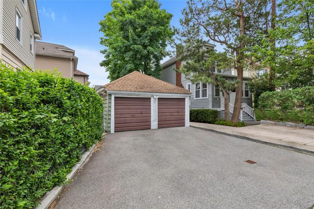 3250 Country Club Road, Bronx, NY 10465