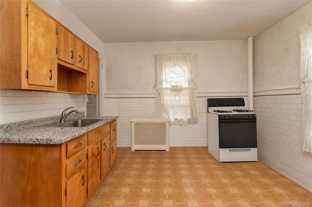 3250 Country Club Road, Bronx, NY 10465