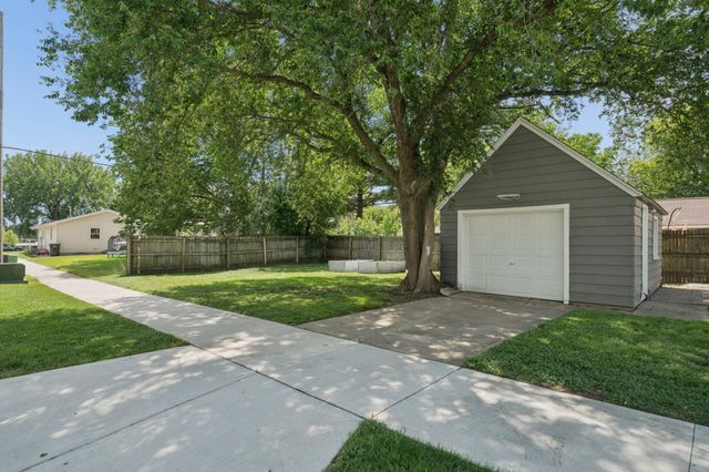 301 11th Avenue SW, Austin, MN 55912