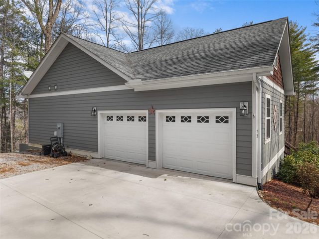 72 Summer Shade Court, Edneyville, NC 28792