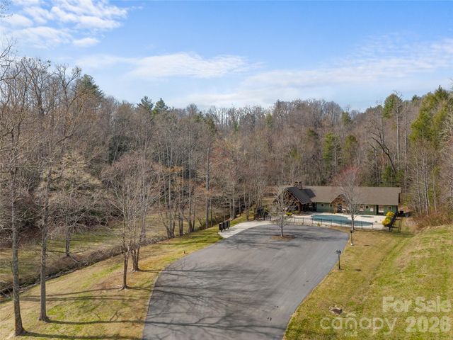 72 Summer Shade Court, Edneyville, NC 28792
