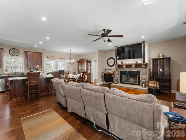 72 Summer Shade Court, Edneyville, NC 28792