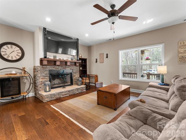 72 Summer Shade Court, Edneyville, NC 28792