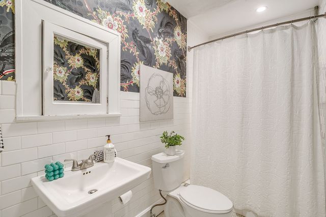 2222 W Magnolia Avenue, Fort Worth, TX 76110